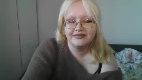 elayne_sweet online show from April 15, 2026, 8:10 am