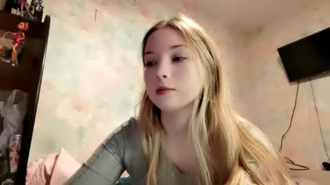 MIa online show from April 11, 2026, 1:43 am