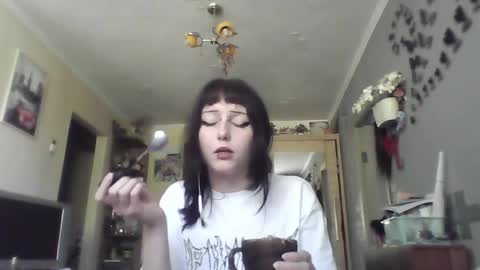 Snapshot of elaynetanton chatting on May 4, 2026, 1:07 pm Lia online show from May 4, 2026, 1:07 pm