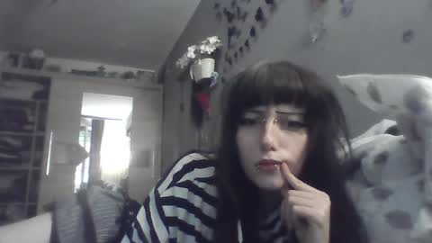 Snapshot of elaynetanton chatting on May 25, 2026, 5:08 pm Lia online show from May 25, 2026, 5:08 pm