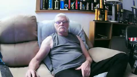 Elcamino83 online show from February 19, 2025, 6:11 am