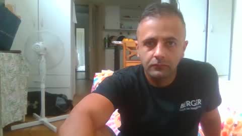 daniel18cmx online show from November 25, 2025, 2:33 am