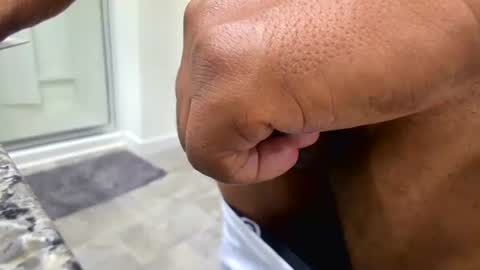 eldongue2024 online show from December 4, 2025, 1:48 am