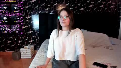 Elecktra online show from October 15, 2025, 7:47 pm