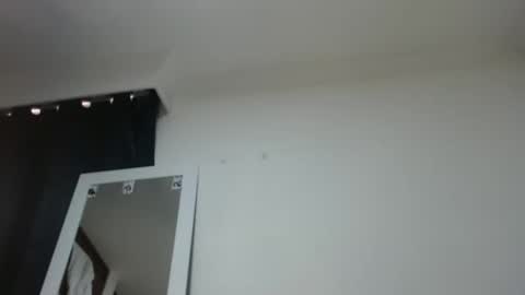 electraweb_09 online show from October 22, 2025, 7:35 pm