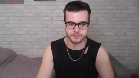 Snapshot of electric_smile chatting on May 7, 2026, 10:53 am Alex online show from May 7, 2026, 10:53 am