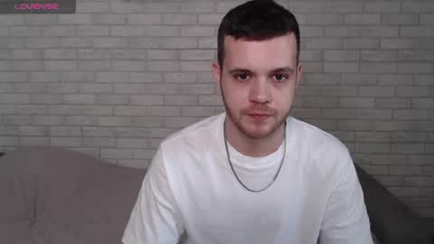 Snapshot of electric_smile chatting on May 18, 2026, 9:26 am Alex online show from May 18, 2026, 9:26 am