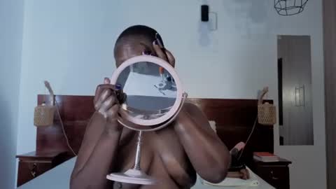 Snapshot of elegant_ebony chatting on June 29, 2026, 1:44 pm Nika online show from June 29, 2026, 1:44 pm