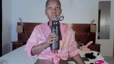 Snapshot of elegant_ebony chatting on July 3, 2026, 7:59 am Nika online show from July 3, 2026, 7:59 am
