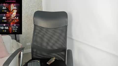 Elektraaa  online show from March 28, 2026, 1:43 pm