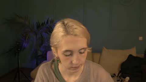 Elen  online show from April 27, 2026, 5:49 am