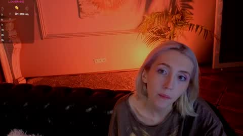 Snapshot of elen__moore chatting on May 6, 2026, 6:08 am Elen online show from May 6, 2026, 6:08 am