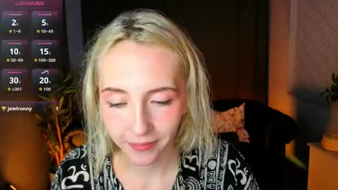 Snapshot of elen__moore chatting on May 10, 2026, 5:56 am Elen online show from May 10, 2026, 5:56 am