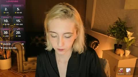 Snapshot of elen__moore chatting on May 16, 2026, 6:32 am Elen online show from May 16, 2026, 6:32 am