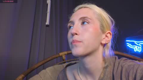 Elen  online show from June 27, 2026, 5:23 am