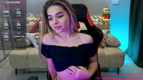 Snapshot of elen_black_23 chatting on December 12, 2024, 3:21 am Lena -  online show from December 12, 2024, 3:21 am