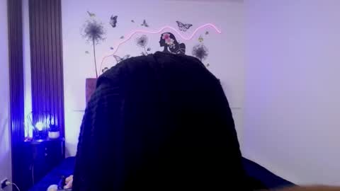 Elena online show from November 18, 2025, 1:04 pm