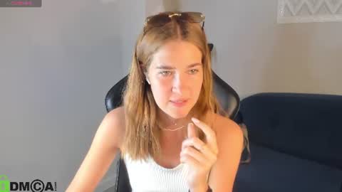 Snapshot of elena_grace chatting on June 9, 2026, 10:32 pm Jenny online show from June 9, 2026, 10:32 pm