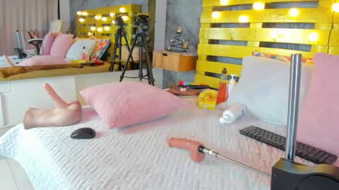 Snapshot of elena_mature chatting on February 15, 2025, 10:21 pm Elena online show from February 15, 2025, 10:21 pm