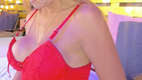 Snapshot of elena_mature chatting on March 8, 2025, 7:20 pm Elena online show from March 8, 2025, 7:20 pm