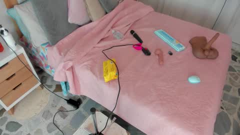 Snapshot of elena_mature chatting on October 21, 2025, 7:25 pm Elena online show from October 21, 2025, 7:25 pm