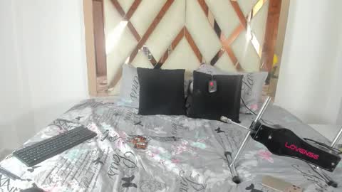 Snapshot of elena_mature chatting on February 12, 2026, 6:58 pm Elena online show from February 12, 2026, 6:58 pm