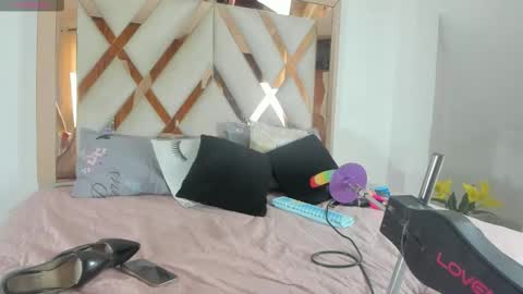 Snapshot of elena_mature chatting on February 28, 2026, 7:15 pm Elena online show from February 28, 2026, 7:15 pm