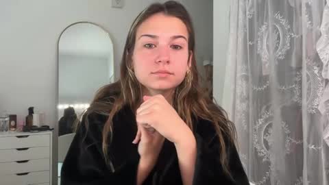 Elena online show from May 5, 2026, 2:14 pm
