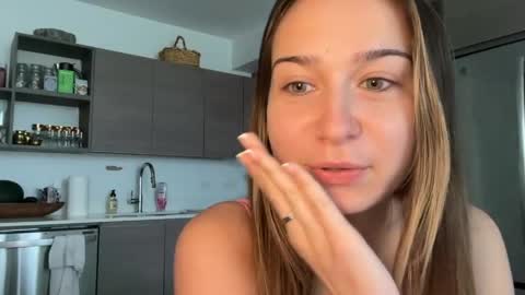 Elena online show from June 2, 2026, 3:25 pm