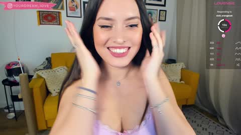 Snapshot of elenalooove chatting on December 9, 2024, 8:33 pm Elena insta yourdream 1ove online show from December 9, 2024, 8:33 pm