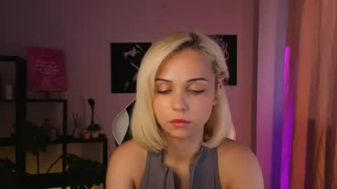 Snapshot of elenamonroe_ chatting on June 21, 2026, 7:33 am elenamonroe_ online show from June 21, 2026, 7:33 am