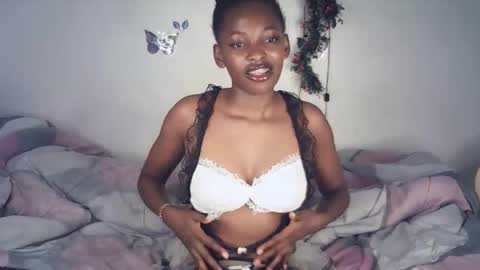 eleniedoll online show from February 17, 2026, 1:13 am