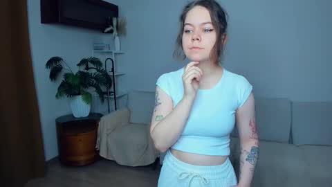 Snapshot of elenn_minty chatting on October 22, 2025, 6:57 am Margo online show from October 22, 2025, 6:57 am