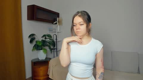 Snapshot of elenn_minty chatting on October 24, 2025, 7:05 am Margo online show from October 24, 2025, 7:05 am