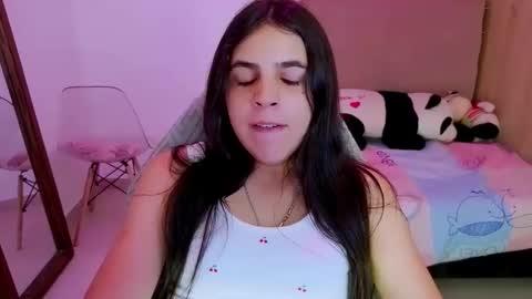 Snapshot of elenna_hotx chatting on April 22, 2026, 7:04 pm agnes online show from April 22, 2026, 7:04 pm