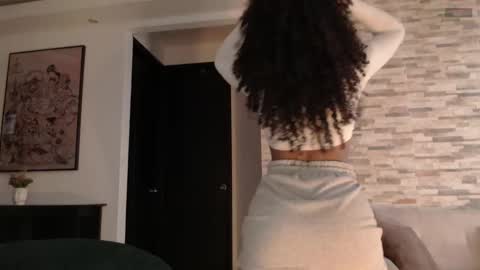 Elenna online show from December 6, 2024, 8:18 pm