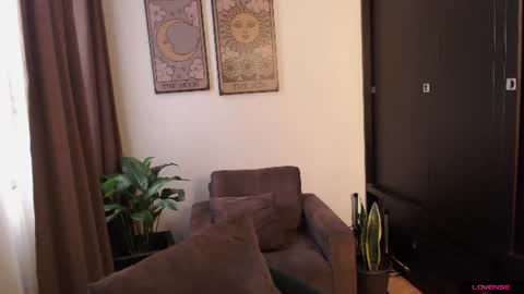 Snapshot of elenna_snow chatting on June 8, 2026, 9:59 pm Elenna online show from June 8, 2026, 9:59 pm
