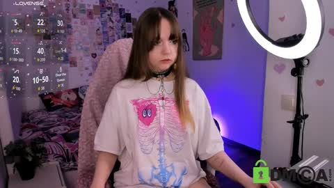 Kira online show from April 3, 2026, 8:51 pm