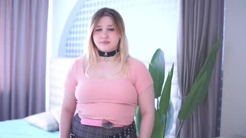 Snapshot of elfie_song chatting on March 16, 2026, 6:50 am Eva online show from March 16, 2026, 6:50 am