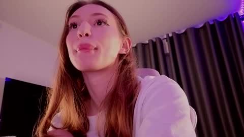 Elfie online show from April 18, 2026, 8:31 pm