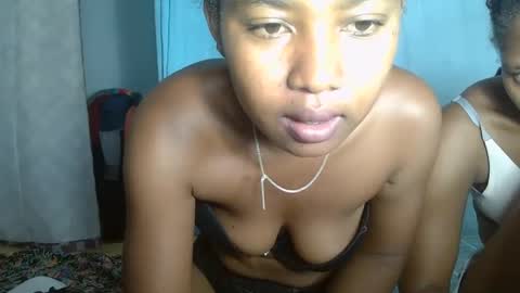 elia011 online show from January 16, 2025, 1:06 am