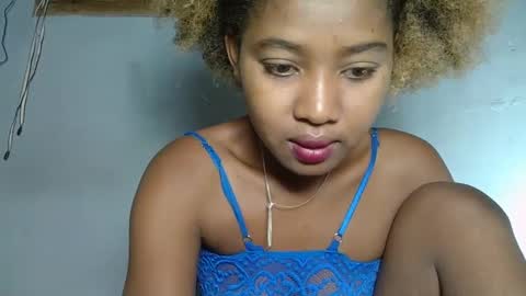 elia011 online show from February 9, 2025, 4:50 pm