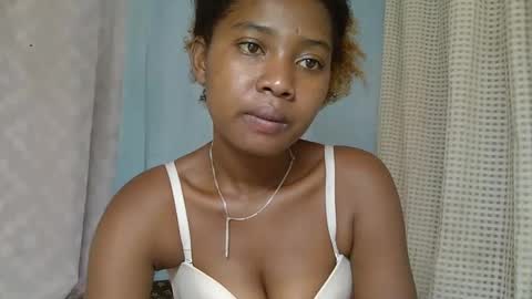 elia011 online show from February 23, 2025, 7:44 am