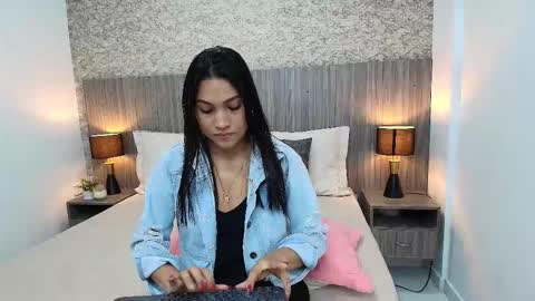 Snapshot of elia_russell chatting on November 26, 2025, 11:11 am Elia Russell online show from November 26, 2025, 11:11 am