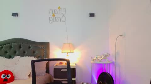Snapshot of elian_craiggggg chatting on June 5, 2026, 4:24 pm Elian online show from June 5, 2026, 4:24 pm