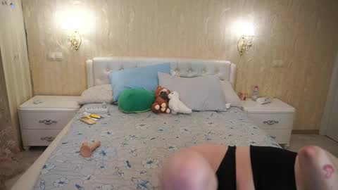 Luna online show from April 15, 2026, 5:42 pm