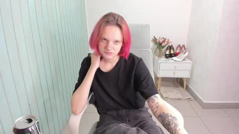 elieiza_xo online show from September 16, 2025, 3:18 am