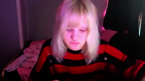 elieiza_xo online show from April 19, 2026, 10:03 am
