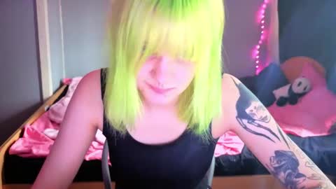 elieiza_xo online show from April 25, 2026, 10:07 am