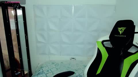 Snapshot of elii_797 chatting on December 4, 2024, 4:38 pm bby-santy online show from December 4, 2024, 4:38 pm